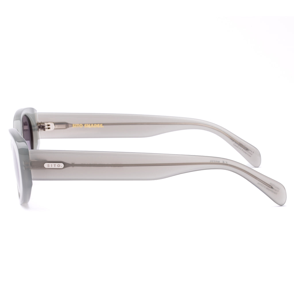 Aura : Milky Sage / Smokey Grey