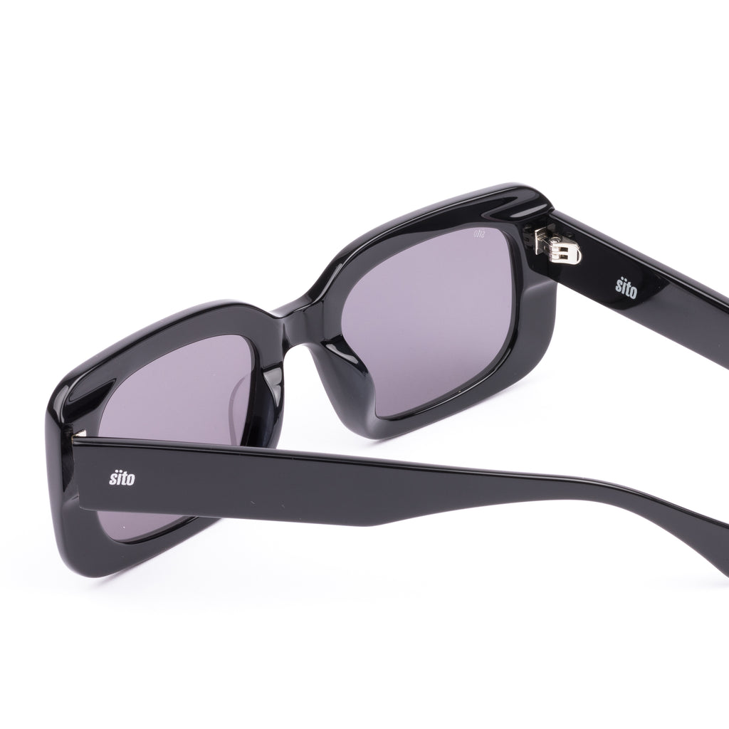 Indi : Black / Smokey Grey