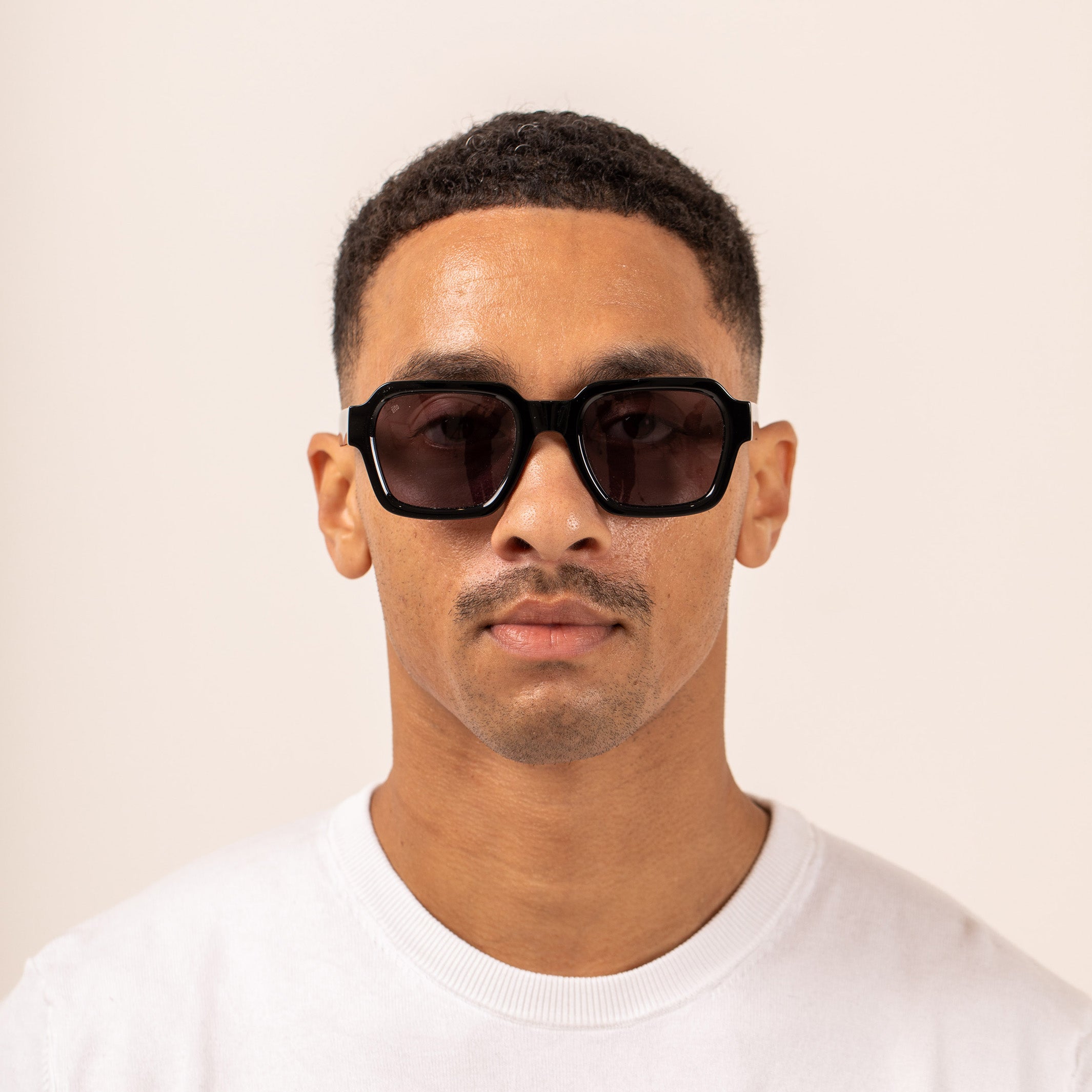 Leroy : Black / Smokey Grey