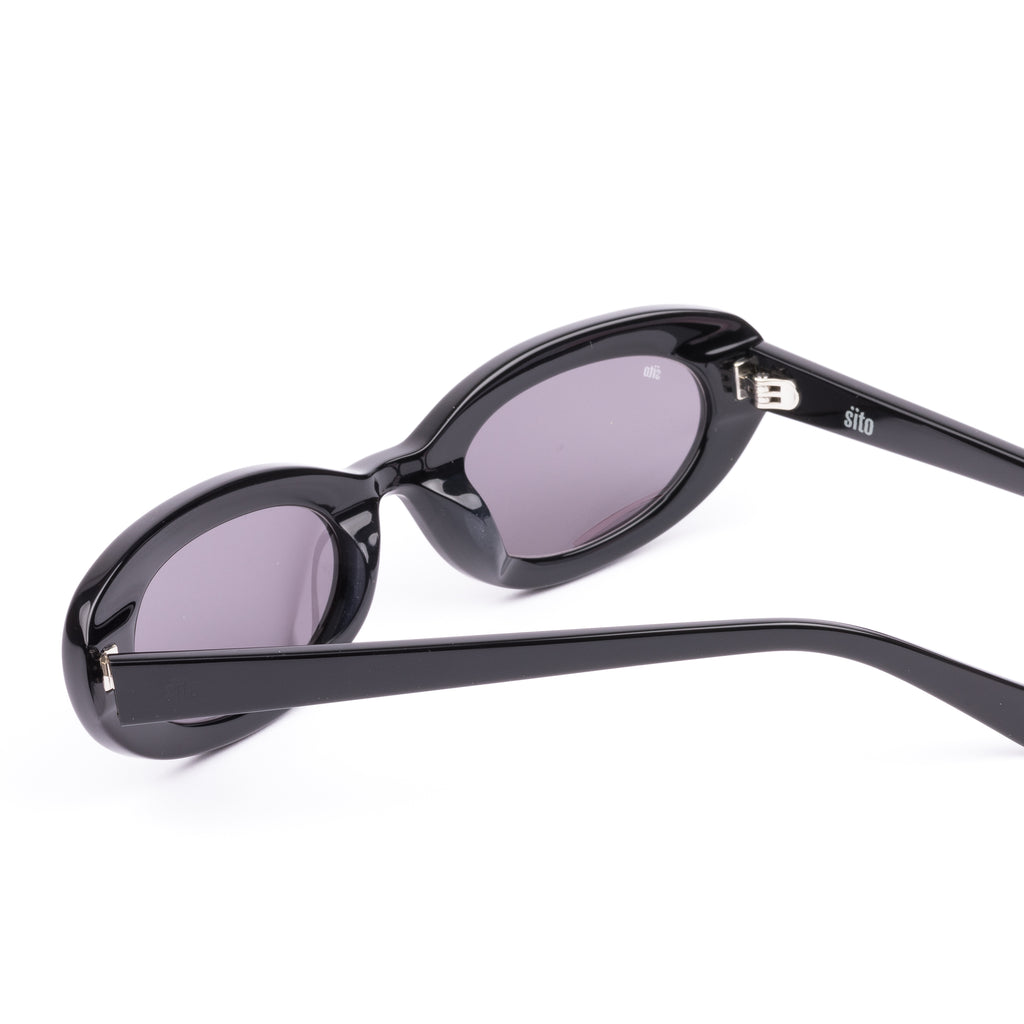 Lourdes : Black / Smokey Grey