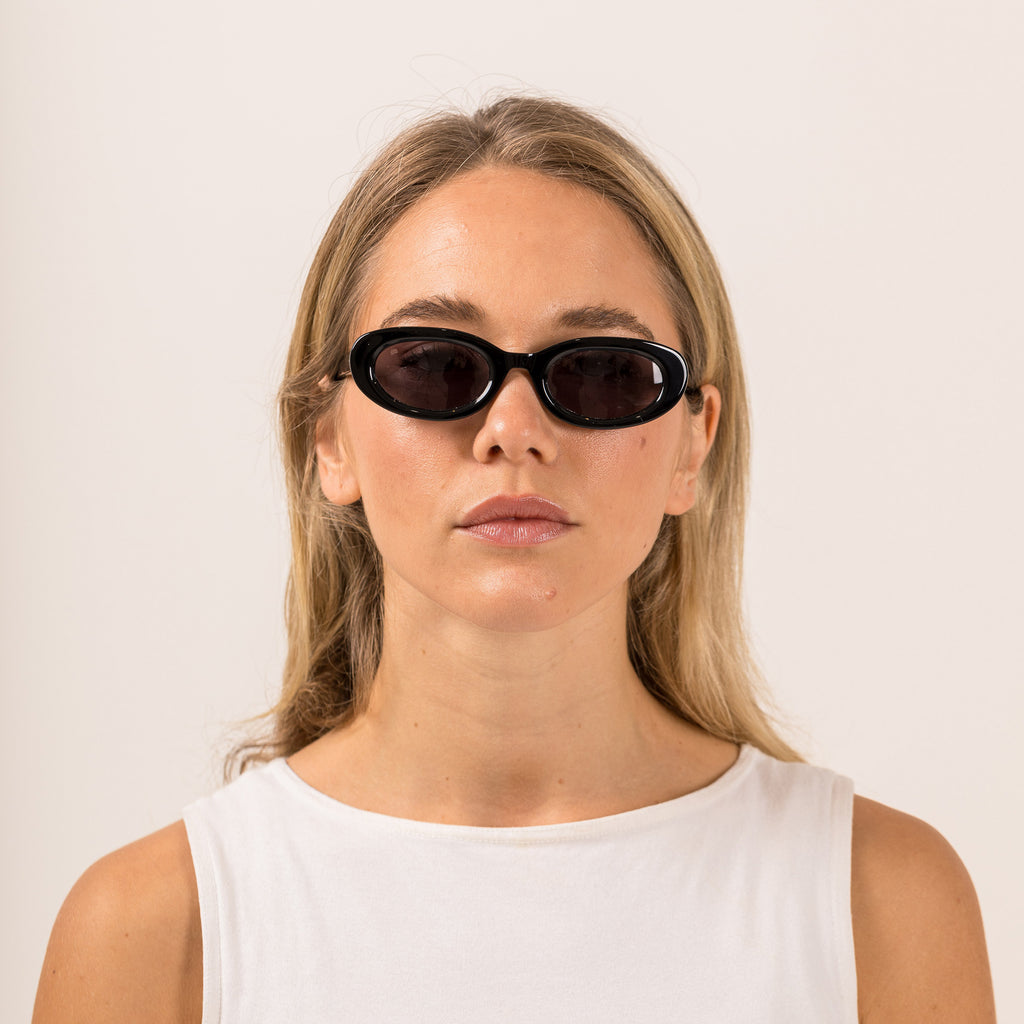 Lourdes : Black / Smokey Grey