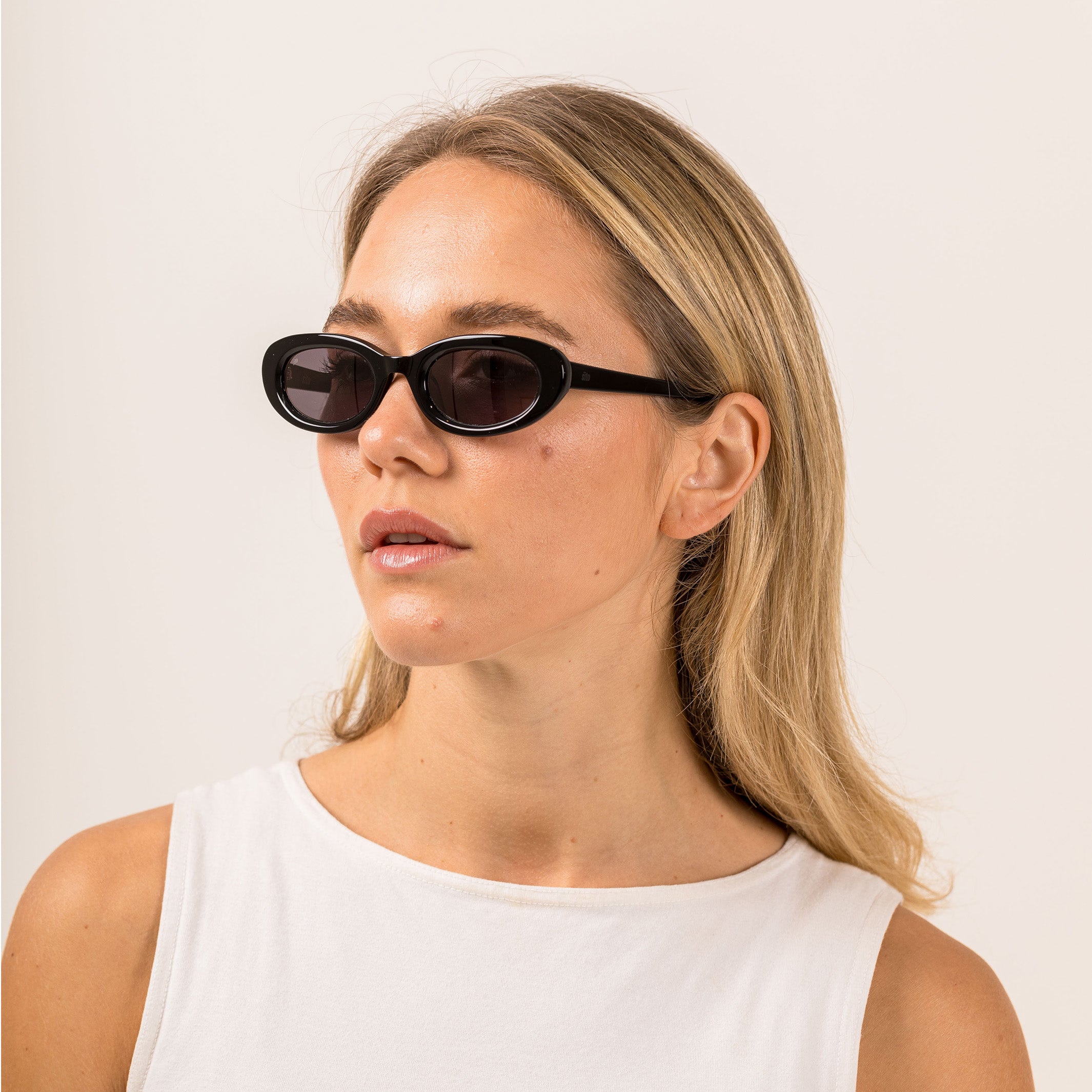 Lourdes : Black / Smokey Grey